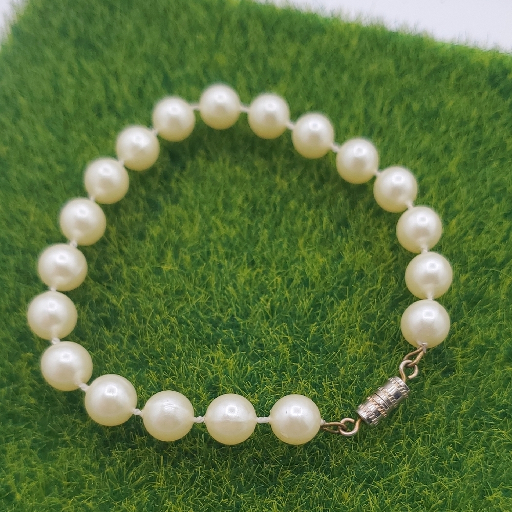Elegant Faux Pearl Bracelet B3408